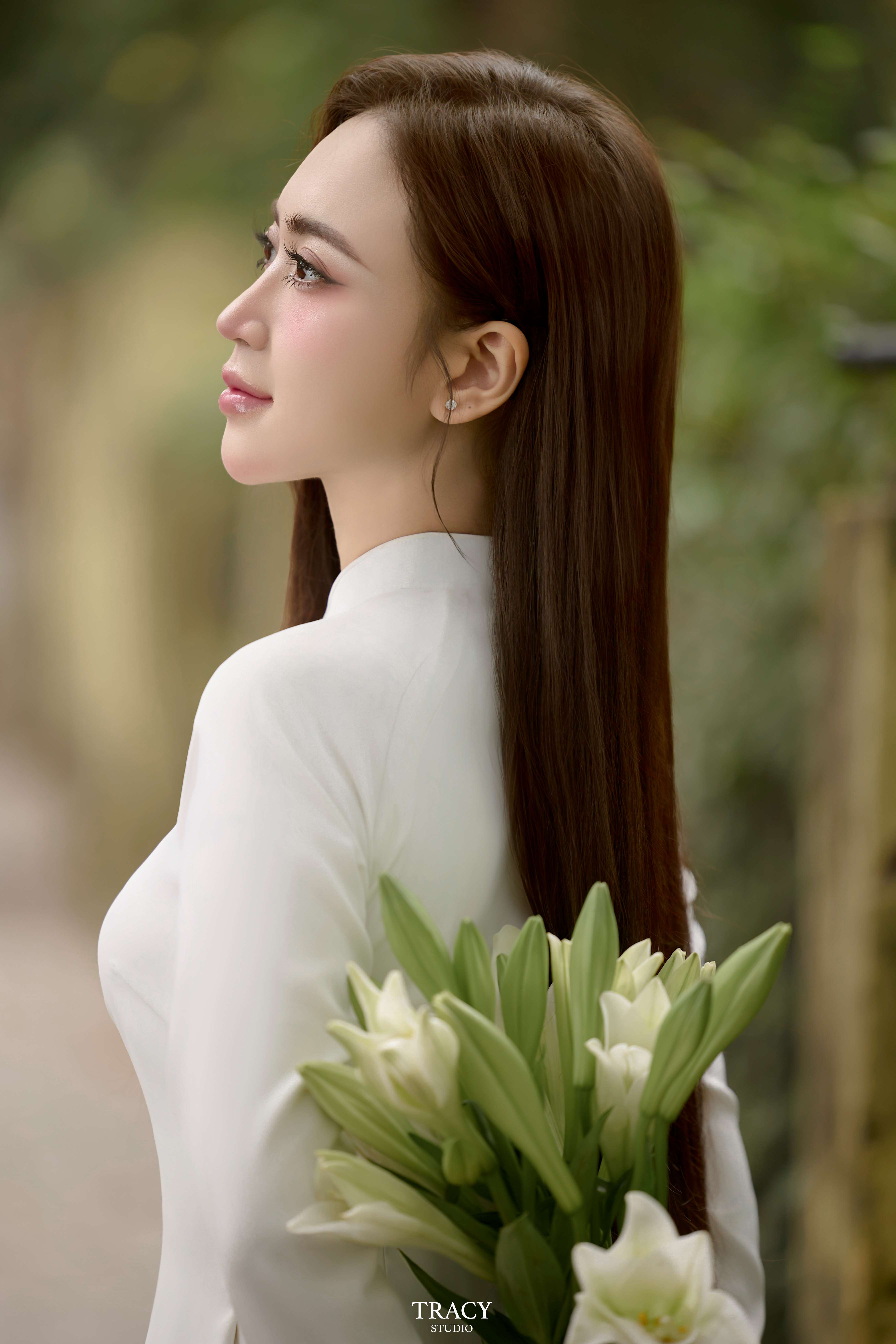 frontend/img/gallery/tinh-khoi-ao-dai-viet/tracy-studio-chup-concept-ao-dai-hoa-hue (1).jpg